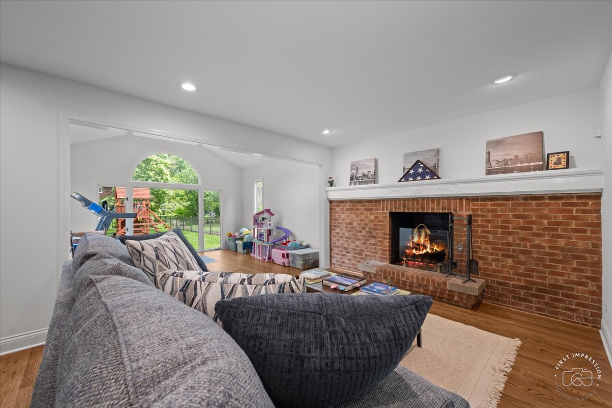 824 Royal St . George Drive