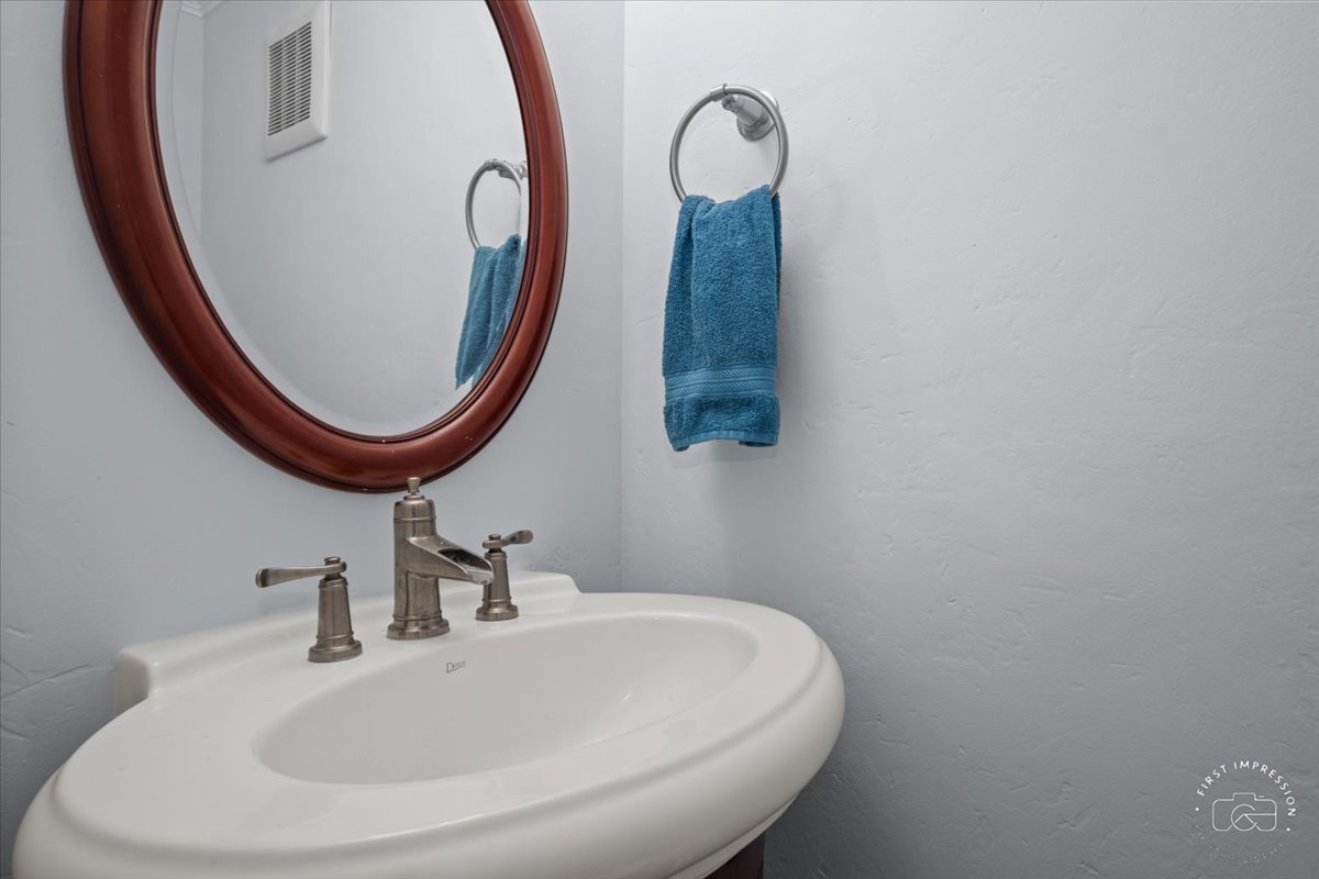 824 Royal St . George Drive