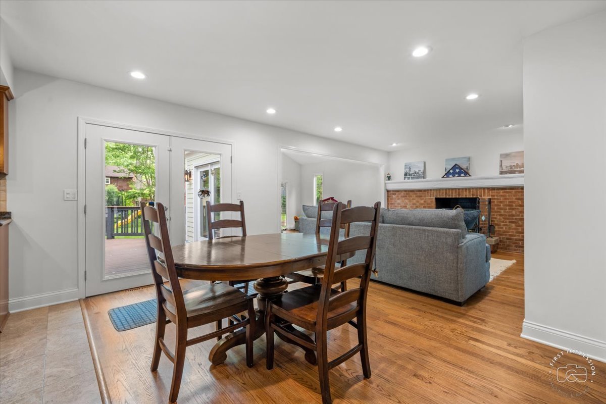 824 Royal St . George Drive