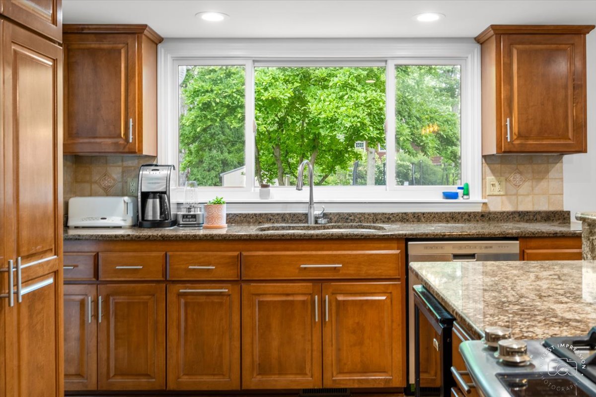 824 Royal St . George Drive