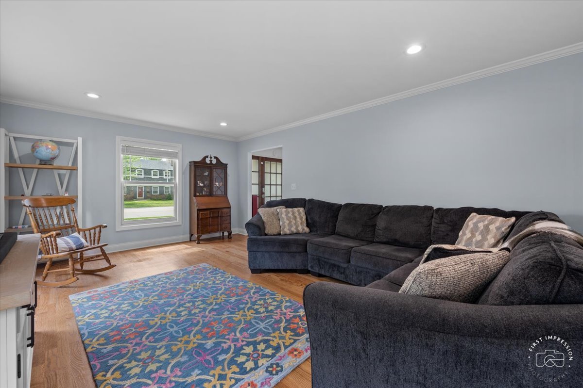 824 Royal St . George Drive