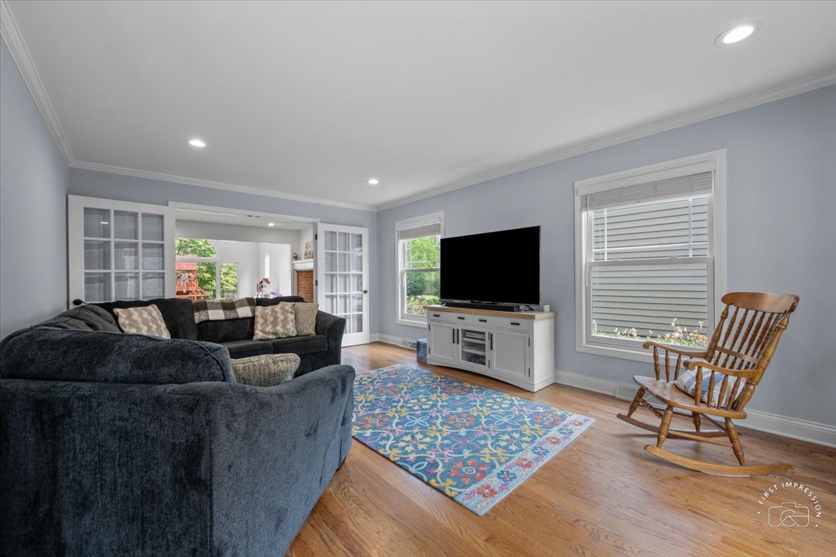 824 Royal St . George Drive