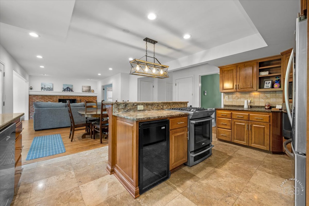 824 Royal St . George Drive