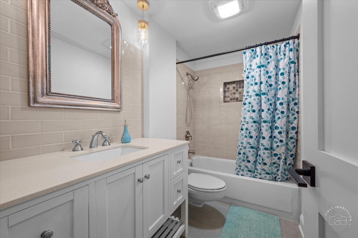 824 Royal St . George Drive