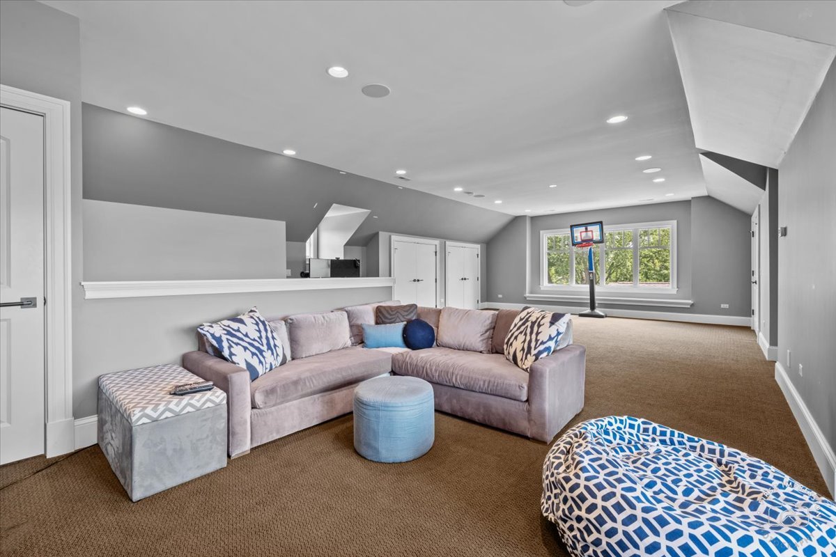 1048 Royal Bombay Court