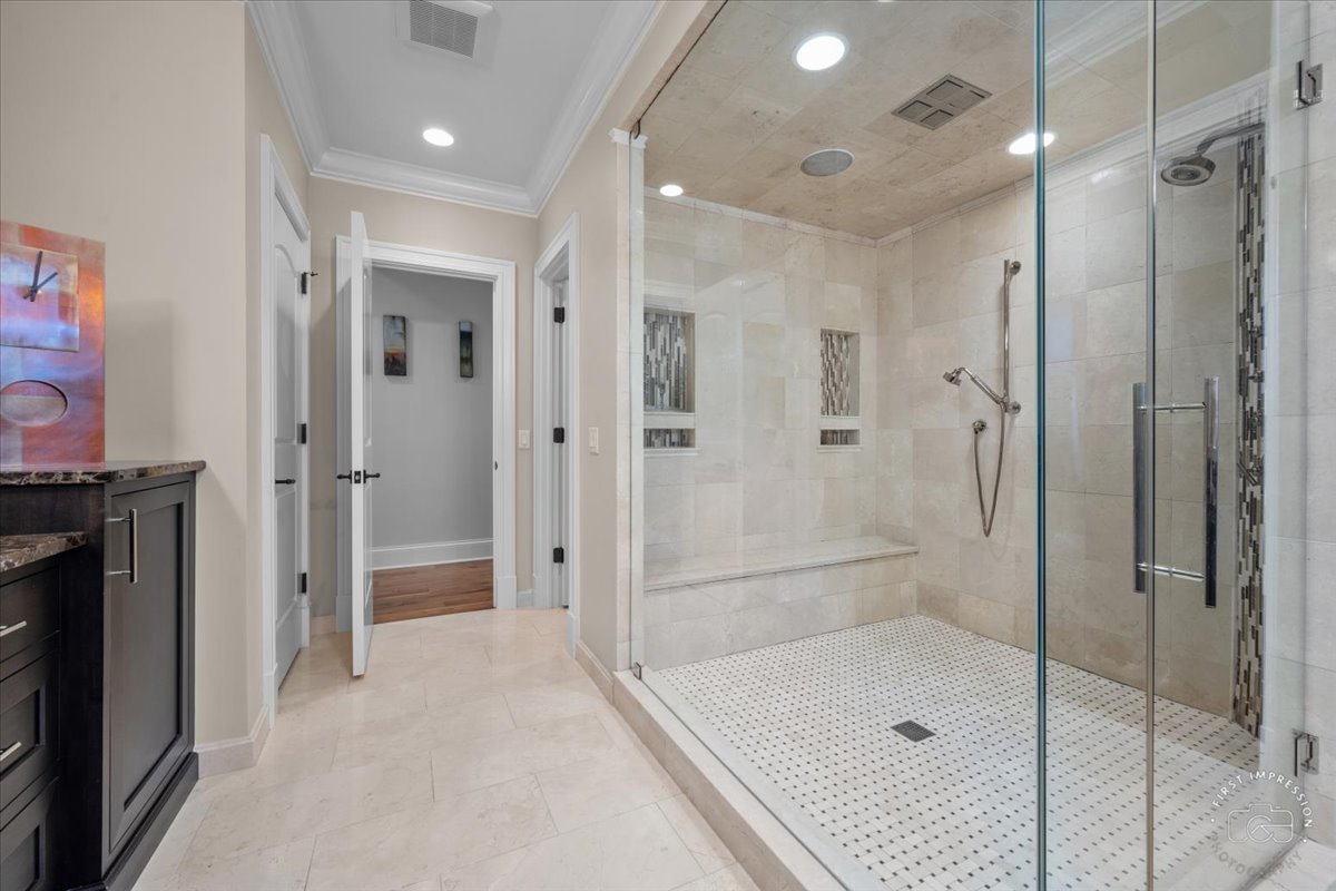 1048 Royal Bombay Court