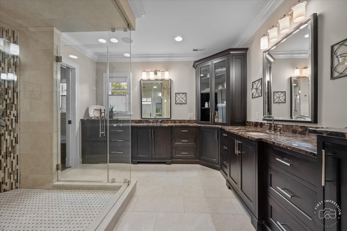 1048 Royal Bombay Court