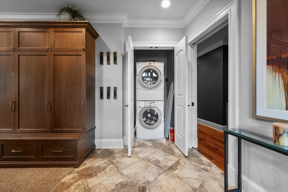 1048 Royal Bombay Court