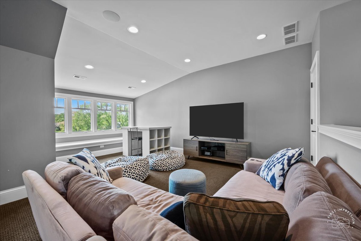 1048 Royal Bombay Court