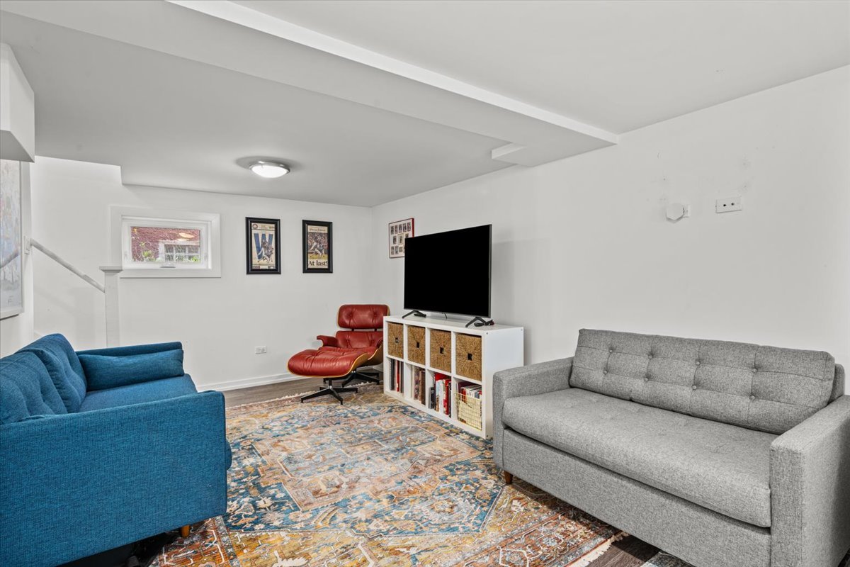 4909 W Pensacola Avenue