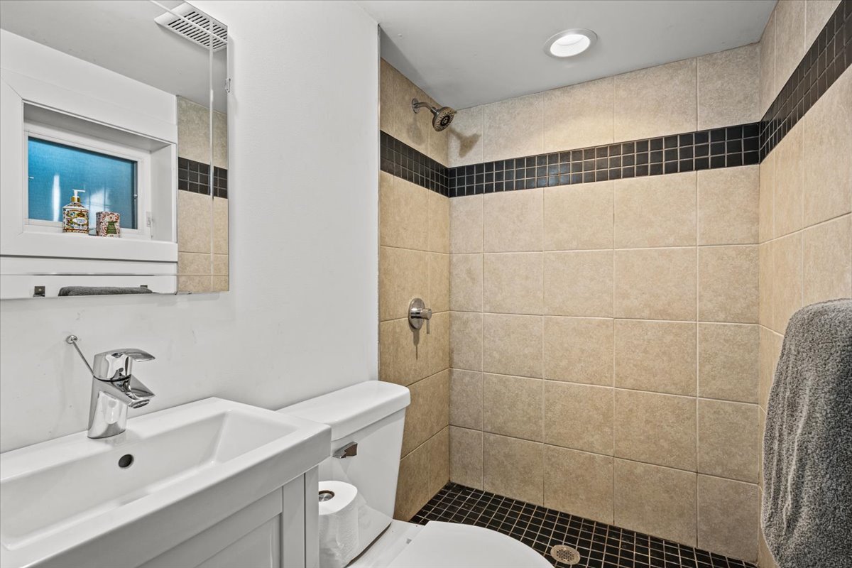 4909 W Pensacola Avenue