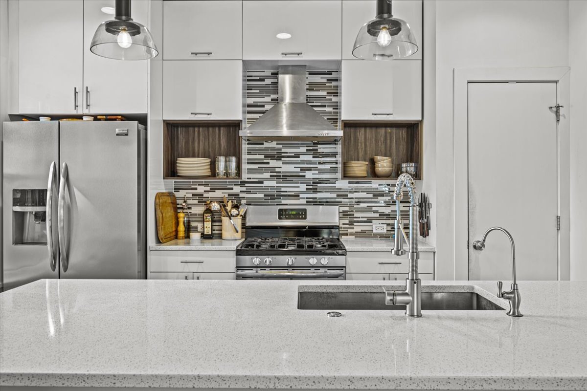 4909 W Pensacola Avenue