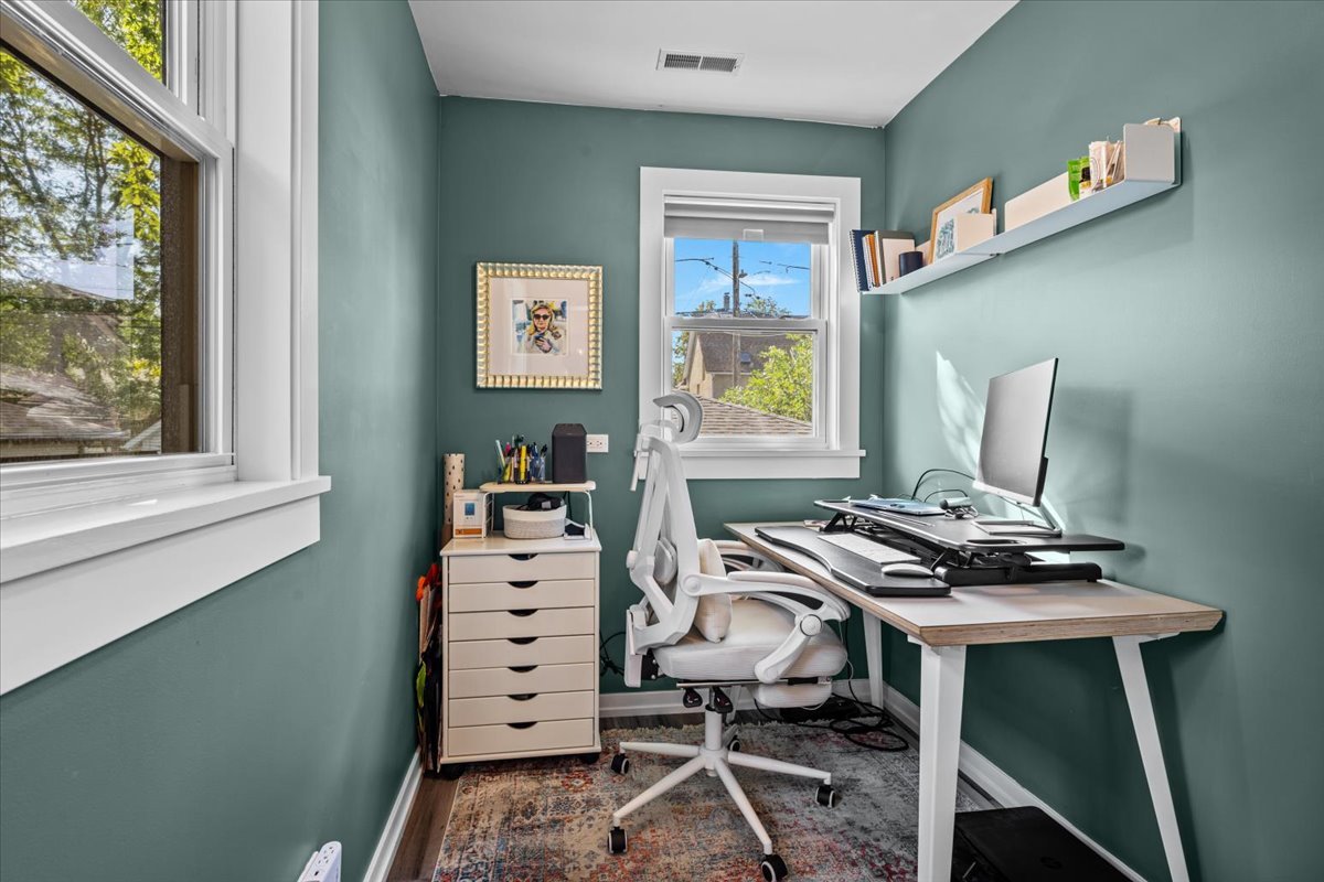 4909 W Pensacola Avenue