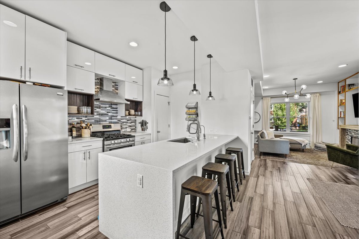 4909 W Pensacola Avenue