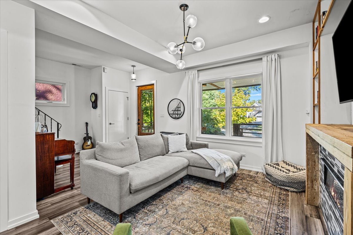 4909 W Pensacola Avenue