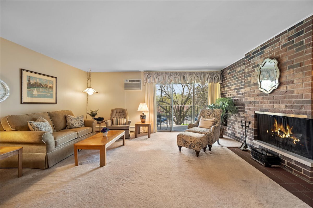 1053 W Ogden Avenue Unit: 350