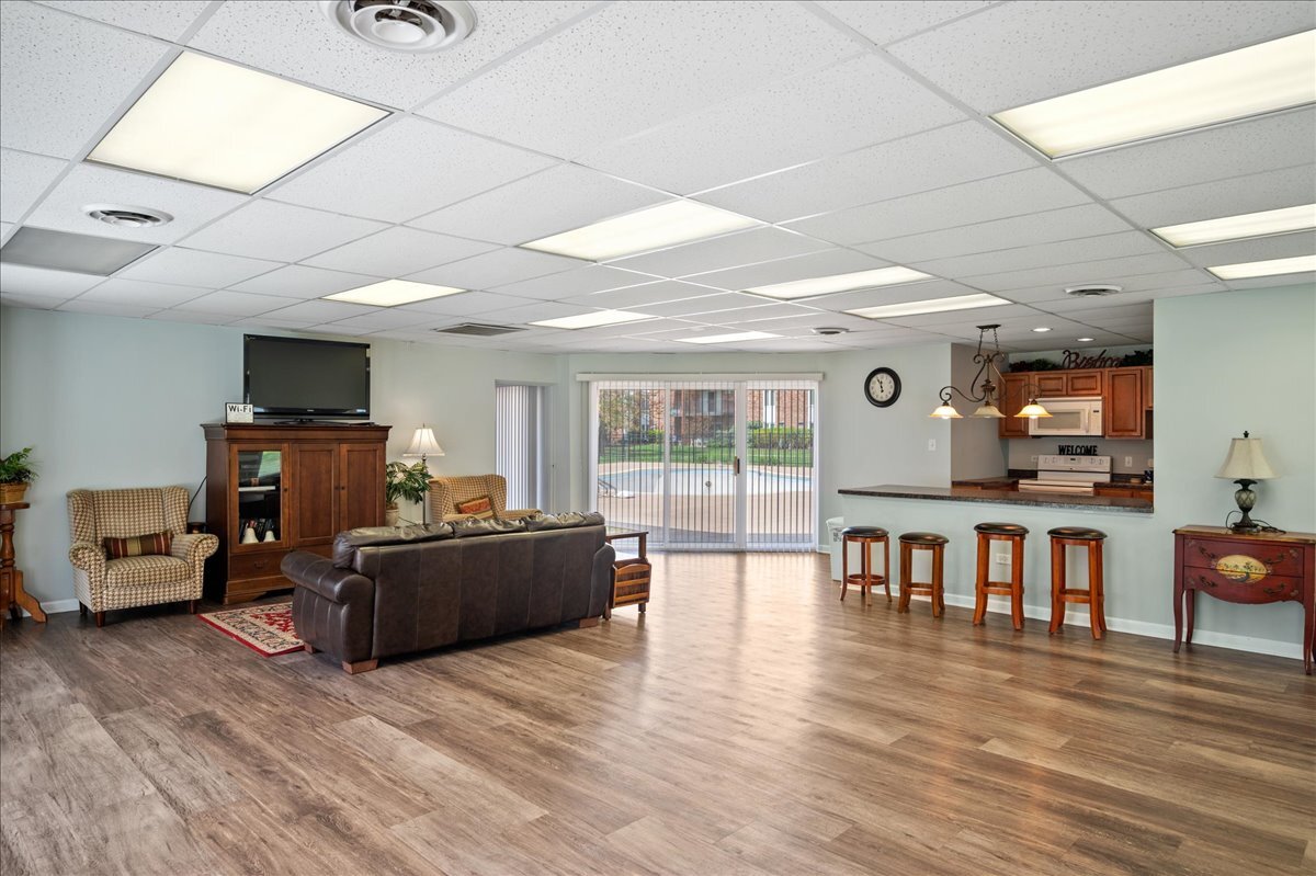 1053 W Ogden Avenue Unit: 350