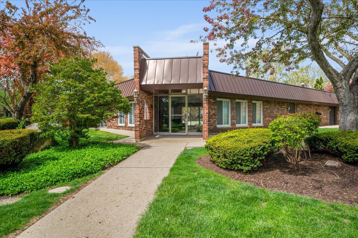 1053 W Ogden Avenue Unit: 350