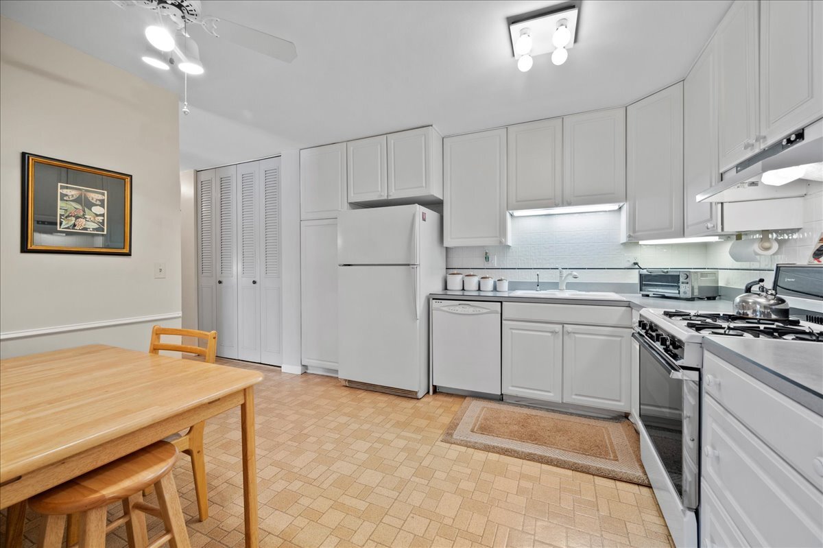 1053 W Ogden Avenue Unit: 350