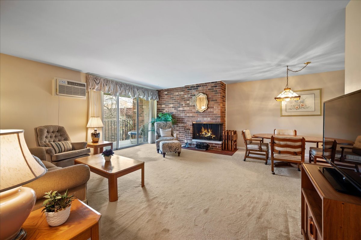 1053 W Ogden Avenue Unit: 350