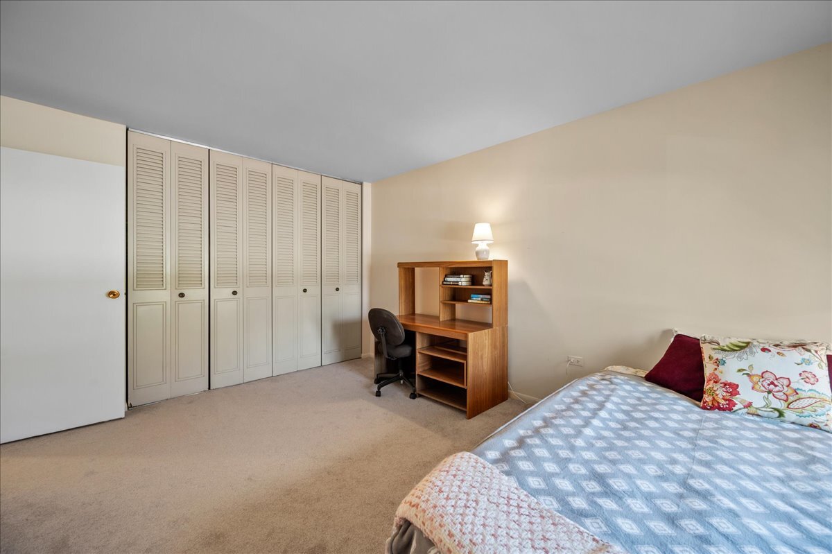 1053 W Ogden Avenue Unit: 350