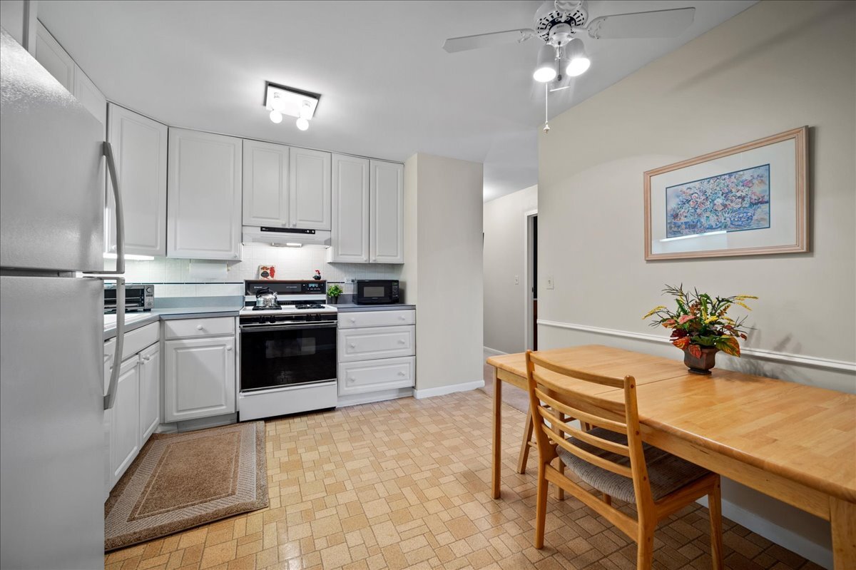 1053 W Ogden Avenue Unit: 350