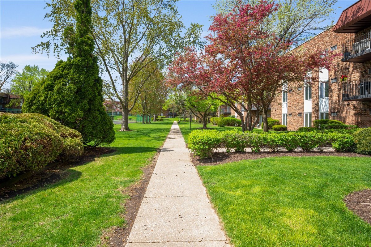 1053 W Ogden Avenue Unit: 350