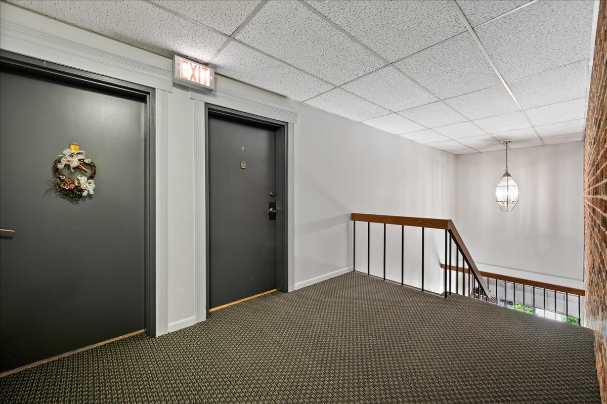 1053 W Ogden Avenue Unit: 350