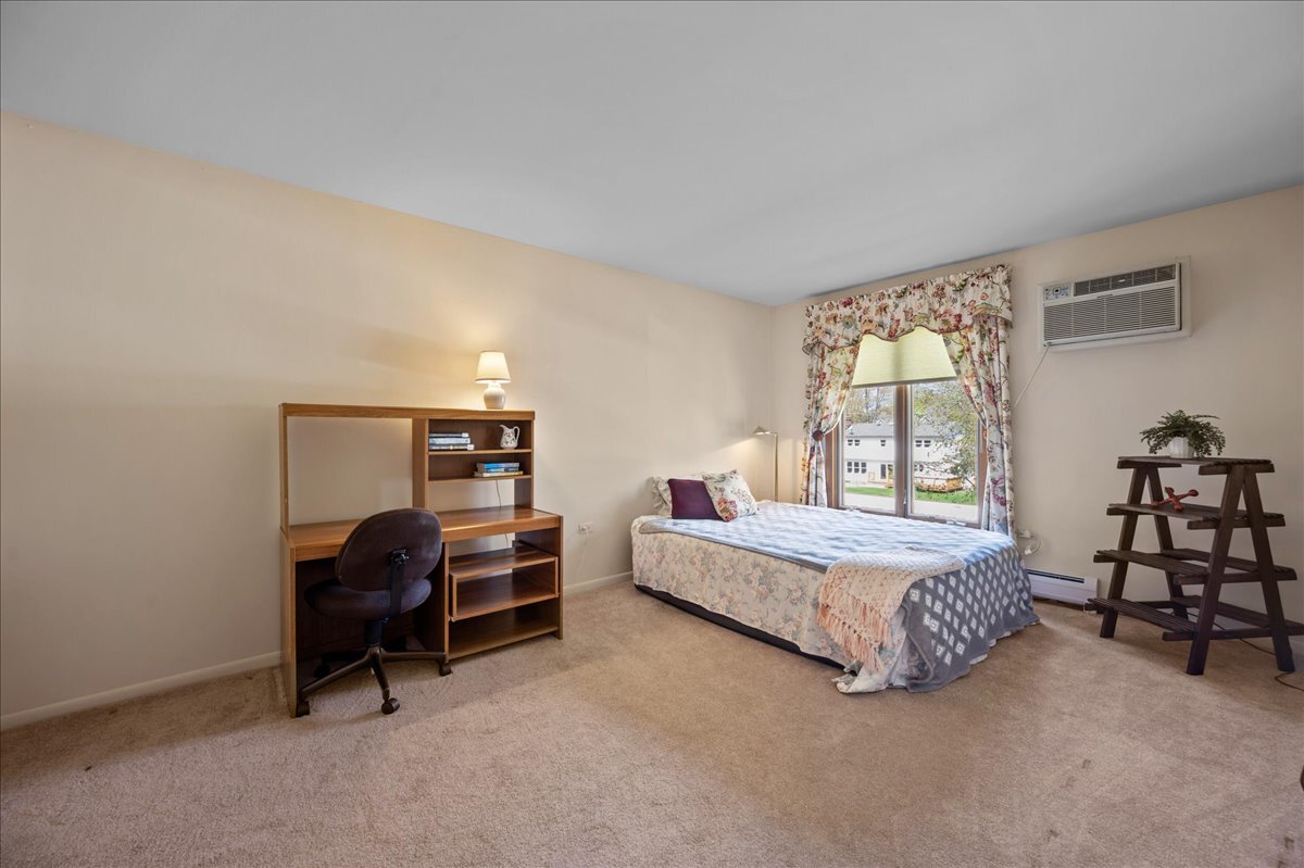 1053 W Ogden Avenue Unit: 350