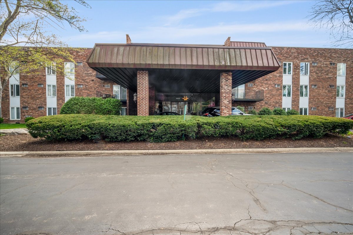 1053 W Ogden Avenue Unit: 350