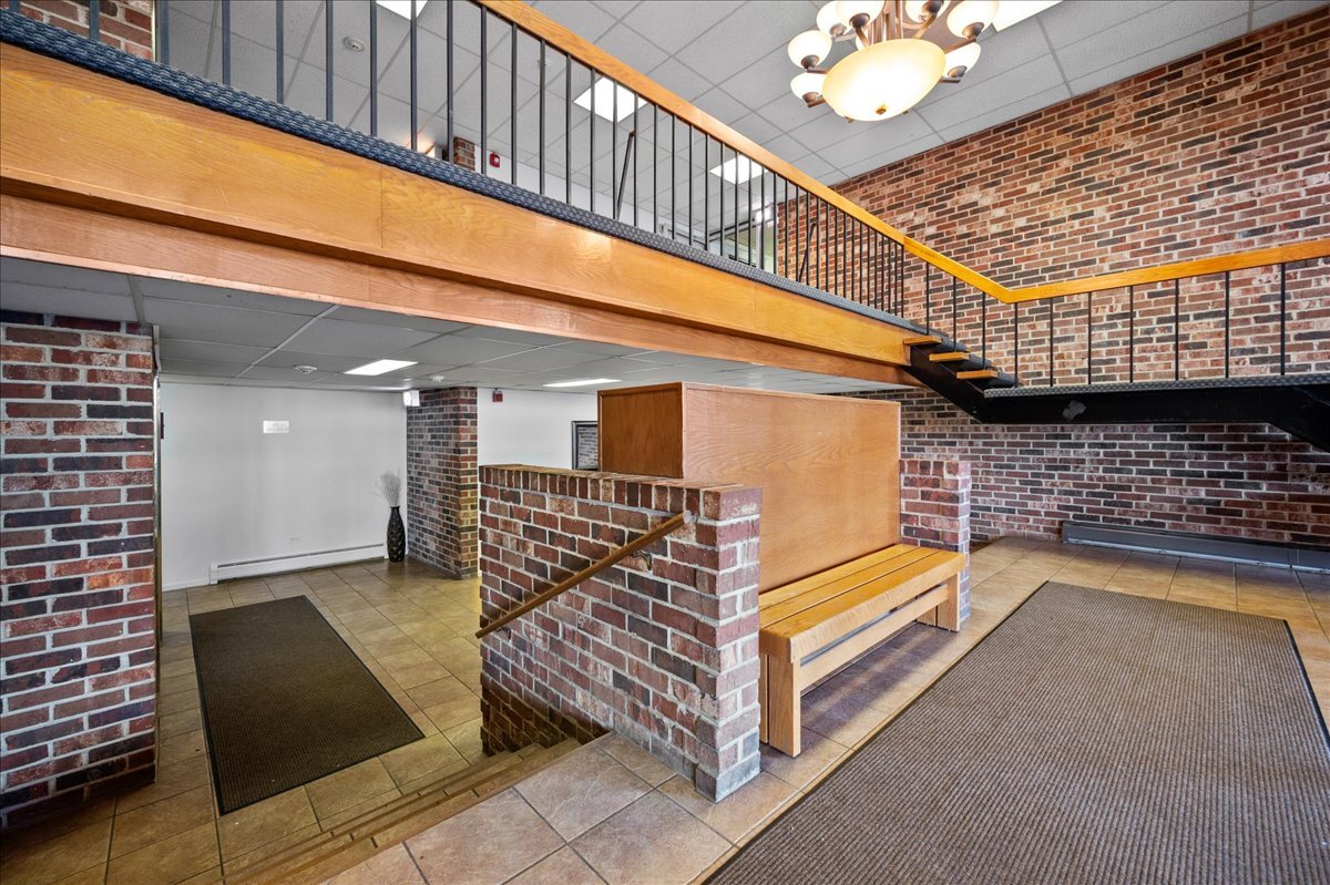 1053 W Ogden Avenue Unit: 350