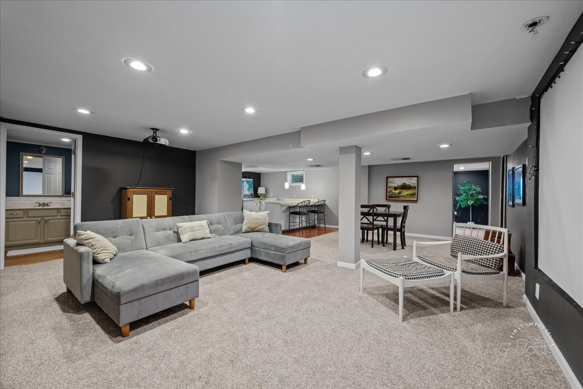 1437 Royal Saint George Drive