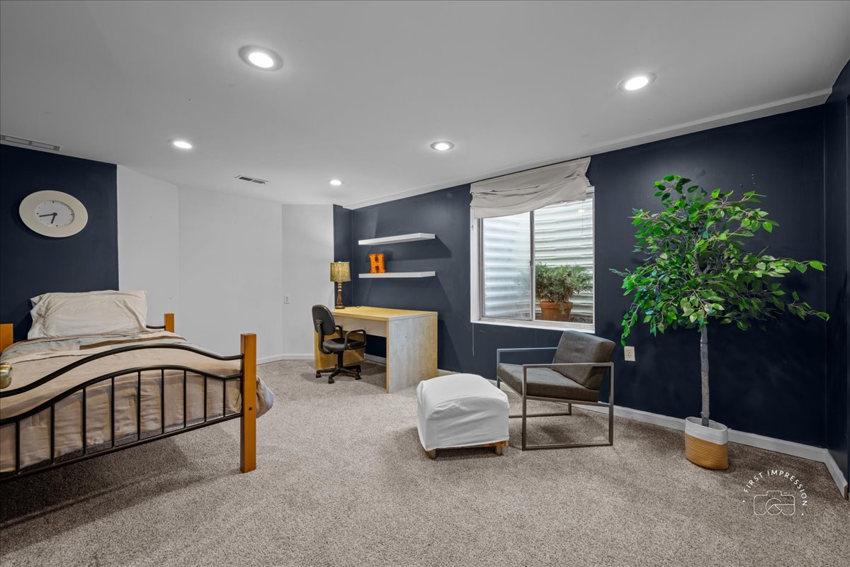 1437 Royal Saint George Drive