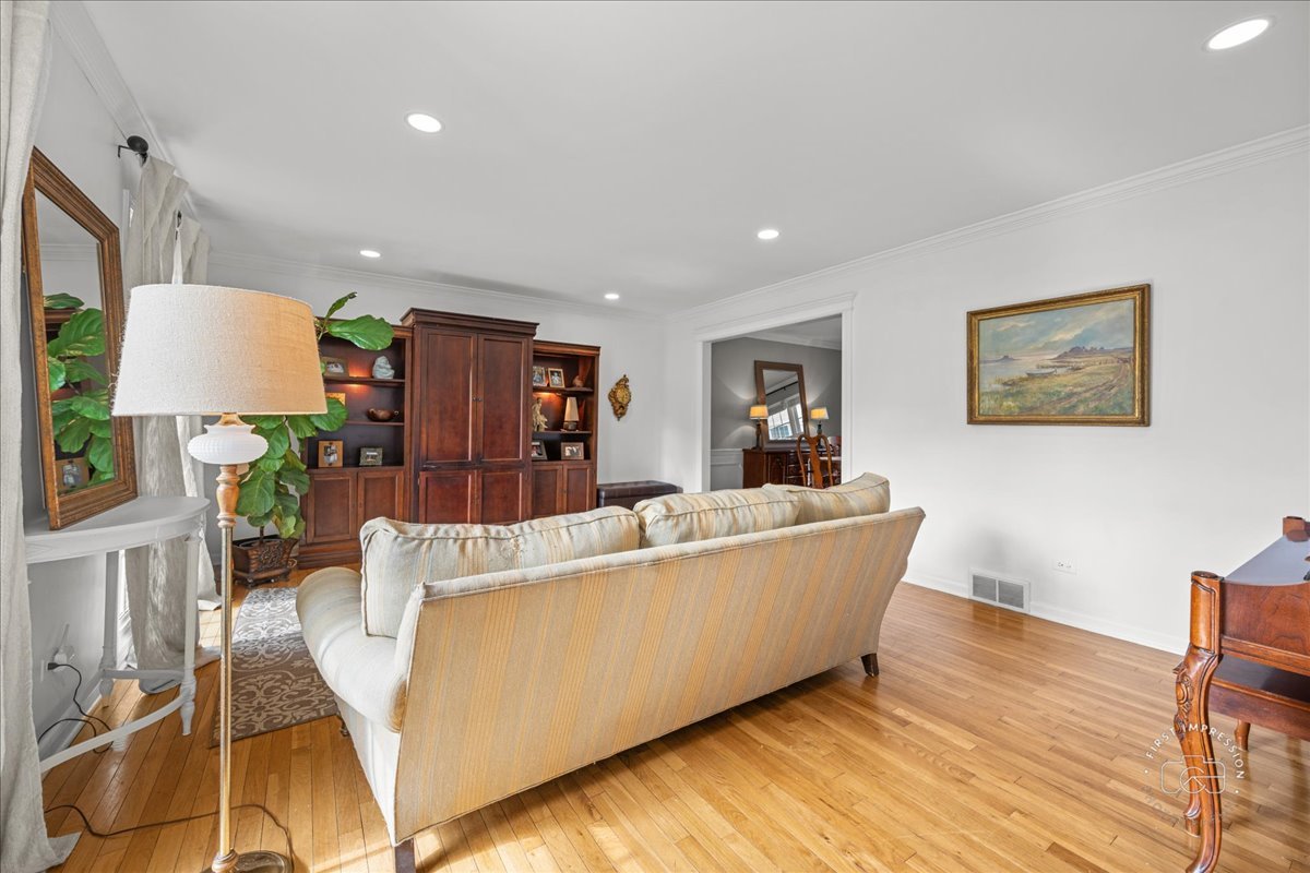 1437 Royal Saint George Drive