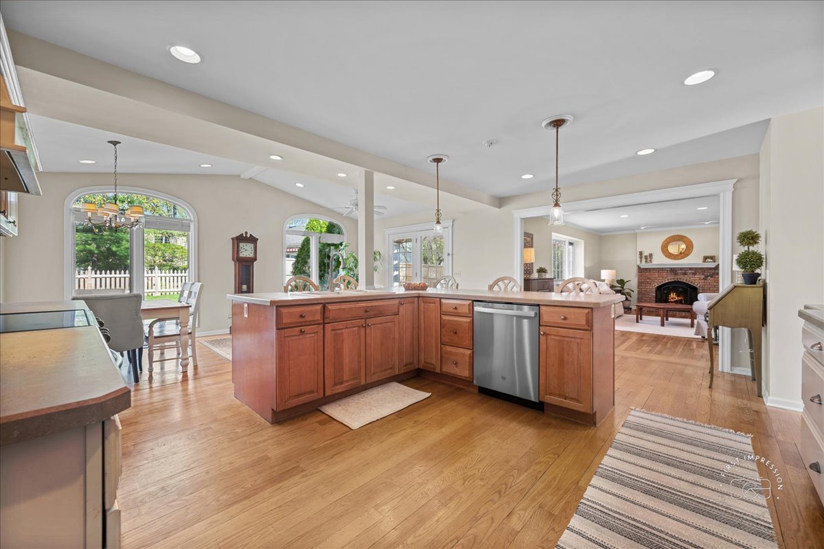 1437 Royal Saint George Drive