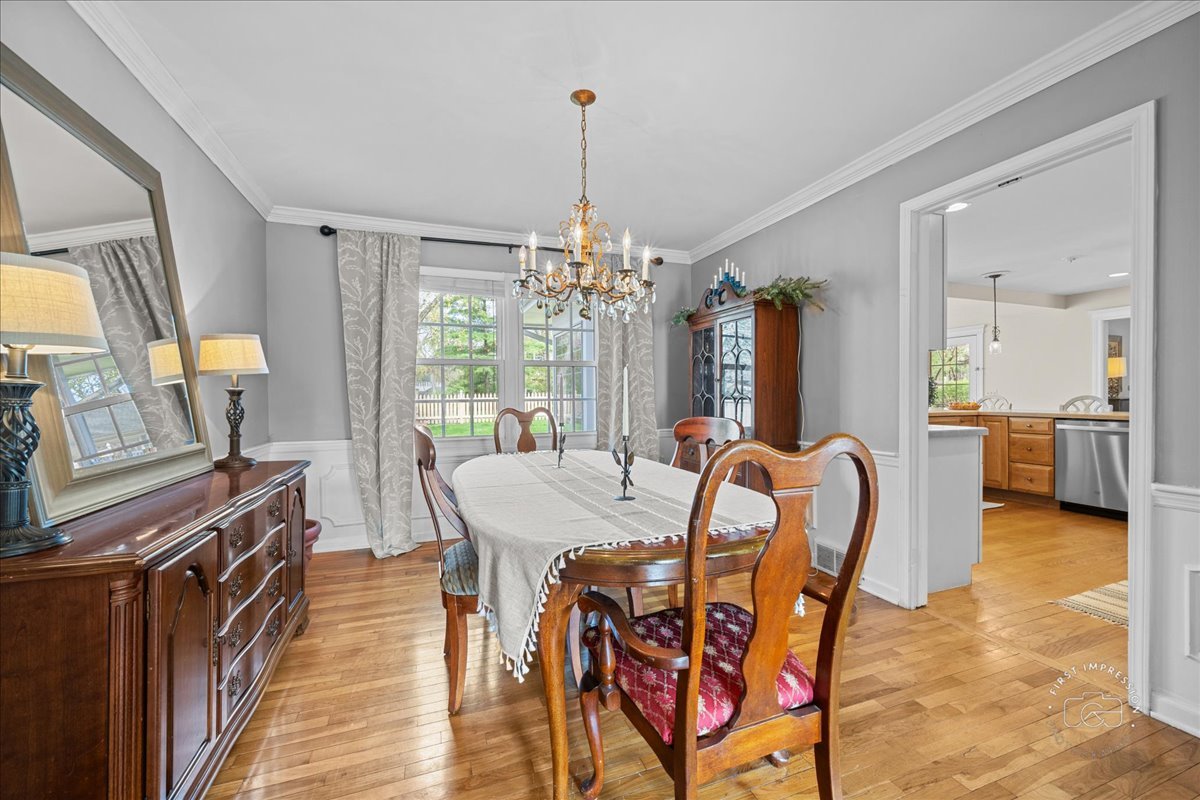 1437 Royal Saint George Drive