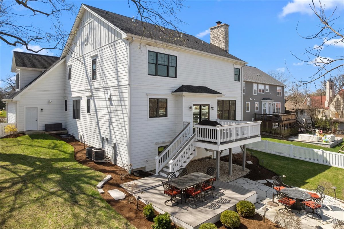 5233 Carpenter Street