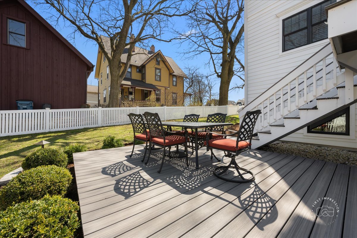 5233 Carpenter Street