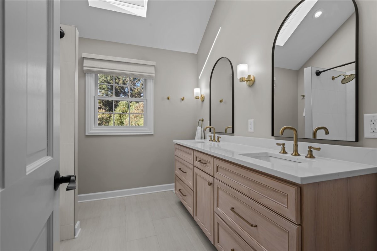 705 S Whispering Hills Drive