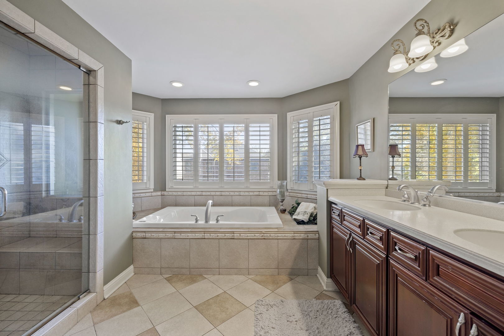 611 S Fairfield Avenue