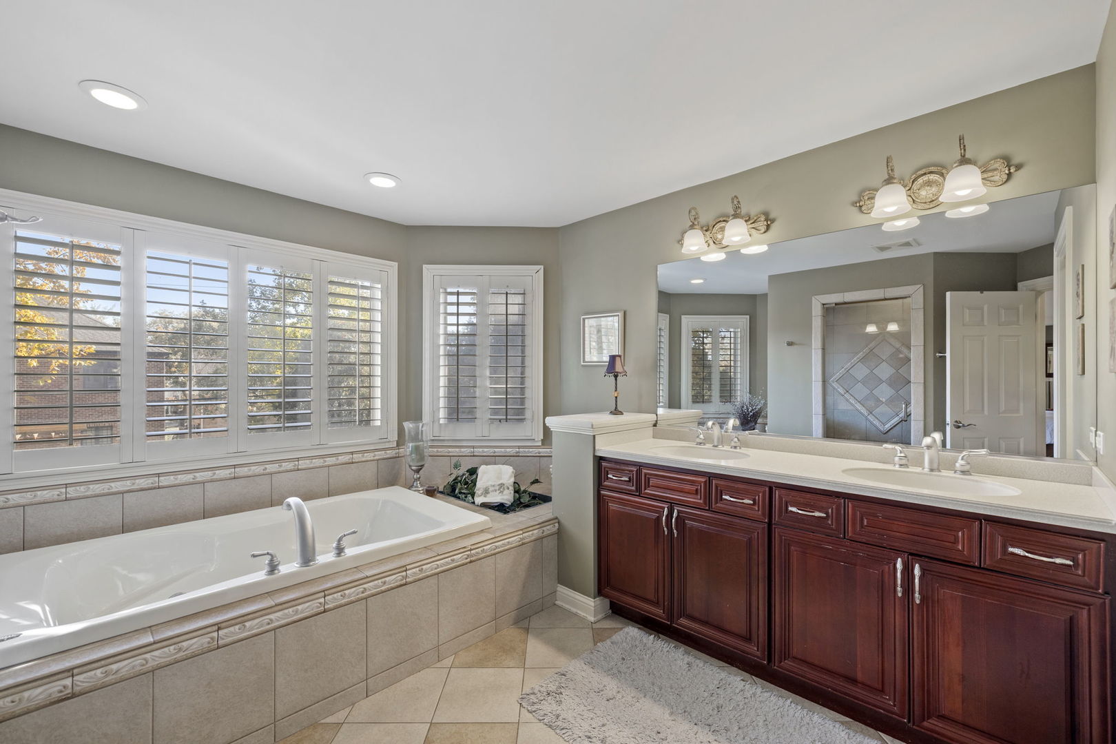 611 S Fairfield Avenue