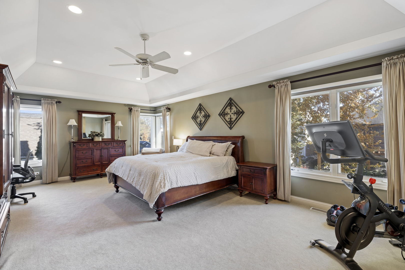 611 S Fairfield Avenue