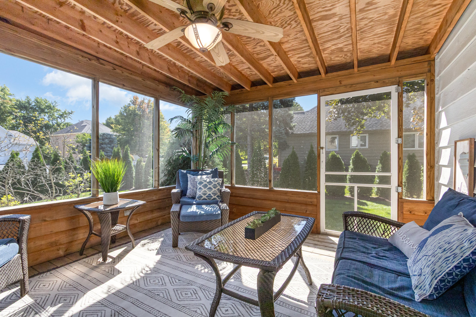 25w313 Mayflower Avenue