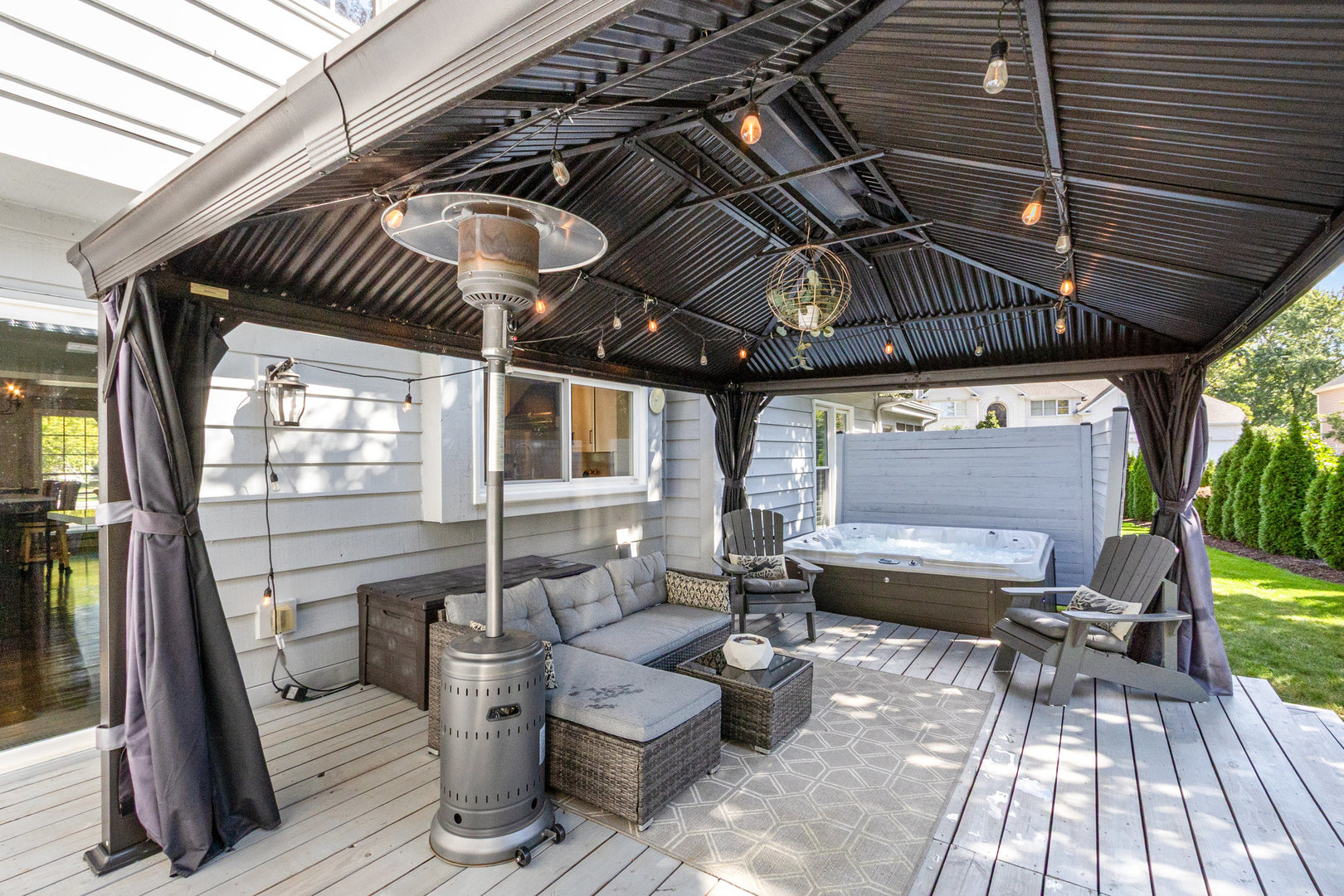 25w313 Mayflower Avenue