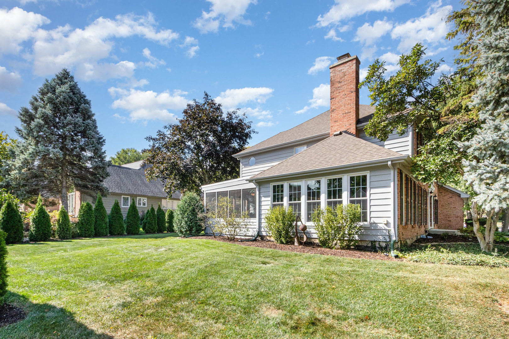 25w313 Mayflower Avenue