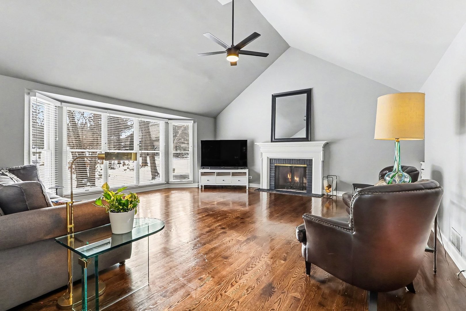 25w313 Mayflower Avenue