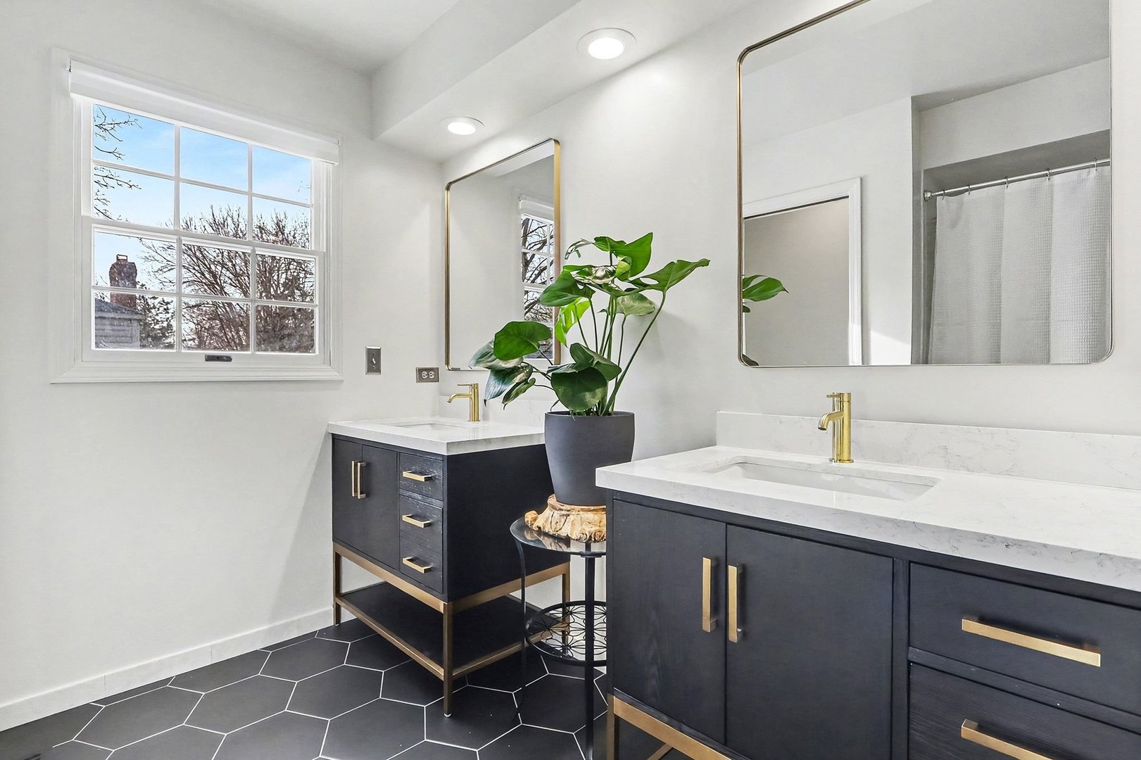 25w313 Mayflower Avenue