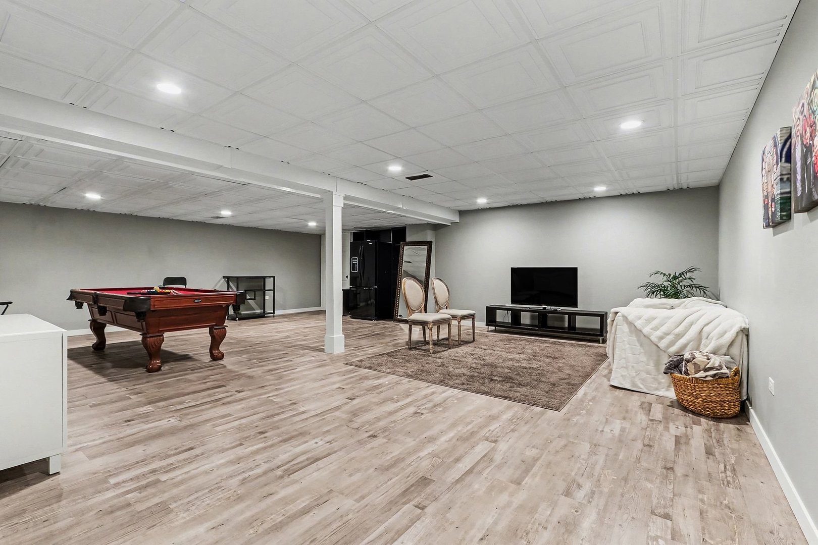 25w313 Mayflower Avenue