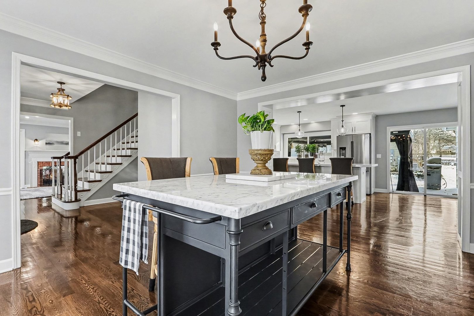 25w313 Mayflower Avenue