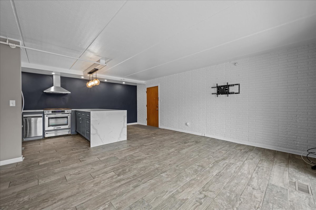 1115 Royal Saint George Drive Unit: 104